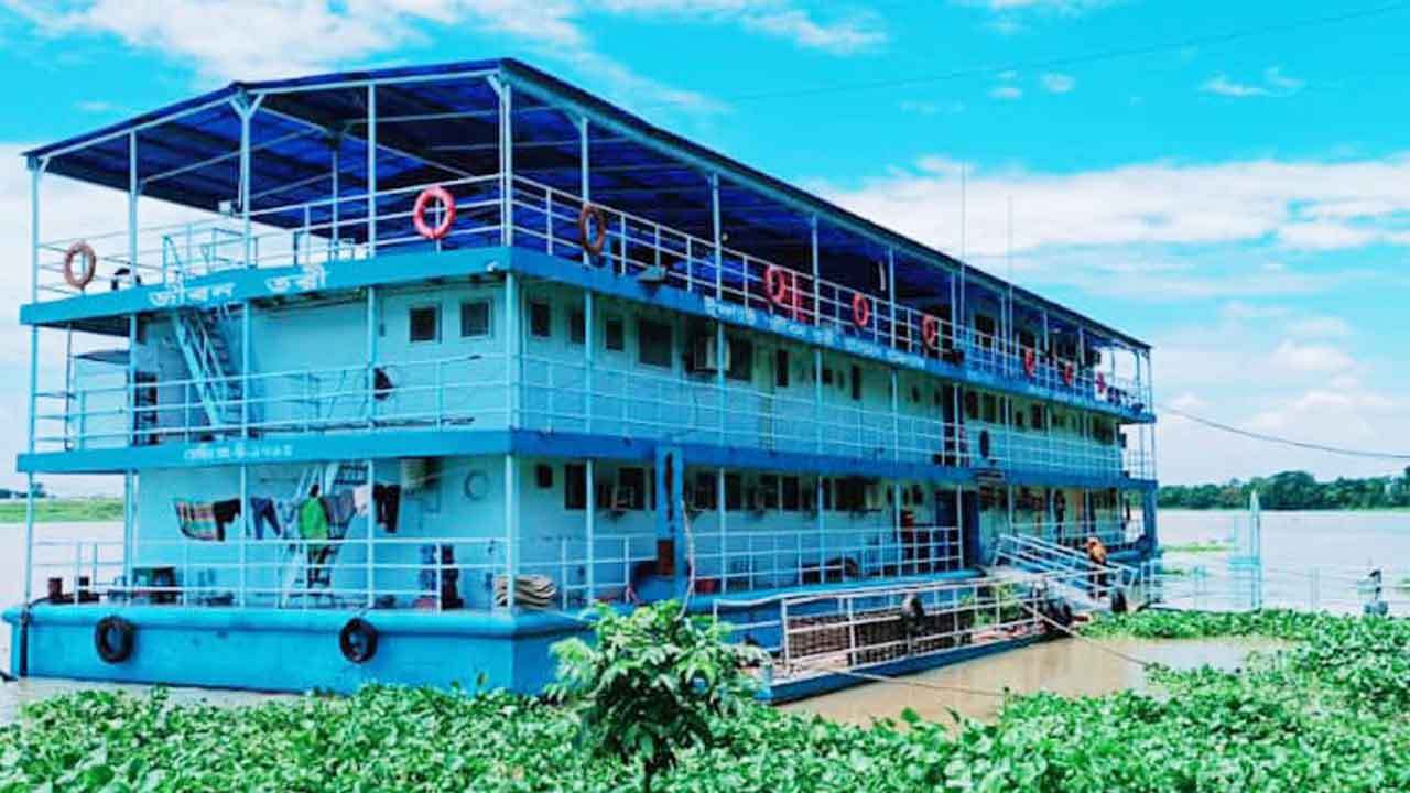গাজীপুরে চিকিৎসার আলো ছড়াচ্ছে ভাসমান হাসপাতাল 'জীবন তরী' গাজীপুরে চিকিৎসার আলো ছড়াচ্ছে ভাসমান হাসপাতাল 'জীবন তরী'