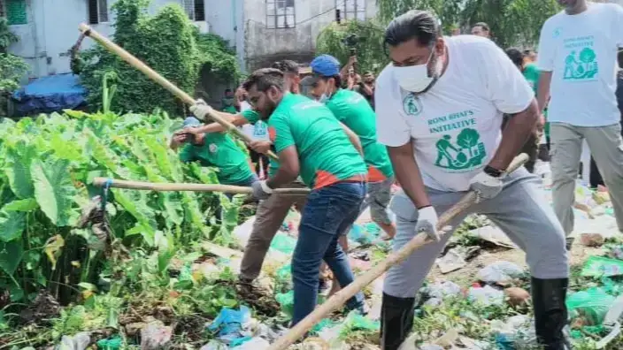 গাজীপুরে বিএনপি নেতা রনির উদ্যোগে পুকুর পরিচ্ছন্নতা কার্যক্রম