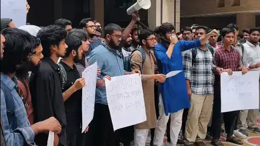 নর্থ সাউথ ইউনিভার্সিটিতে কোরআন অবমাননার প্রতিবাদ শিক্ষার্থীদের, অভিযুক্ত ছাত্র গ্রেপ্তার