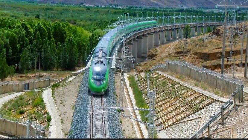 বিশ্বের সর্বোচ্চ বিদ্যুতায়িত রুটে রেলওয়ের স্বপ্ন পূরণ করলেন জিজাংয়ের পশুপালক