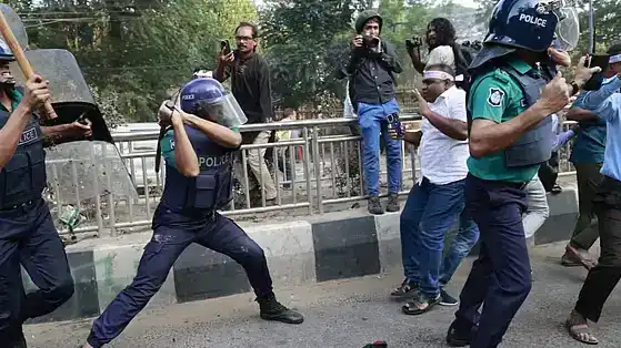 প্রাথমিক শিক্ষকদের অনির্দিষ্টকালের জন্য কর্মবিরতি ঘোষণা