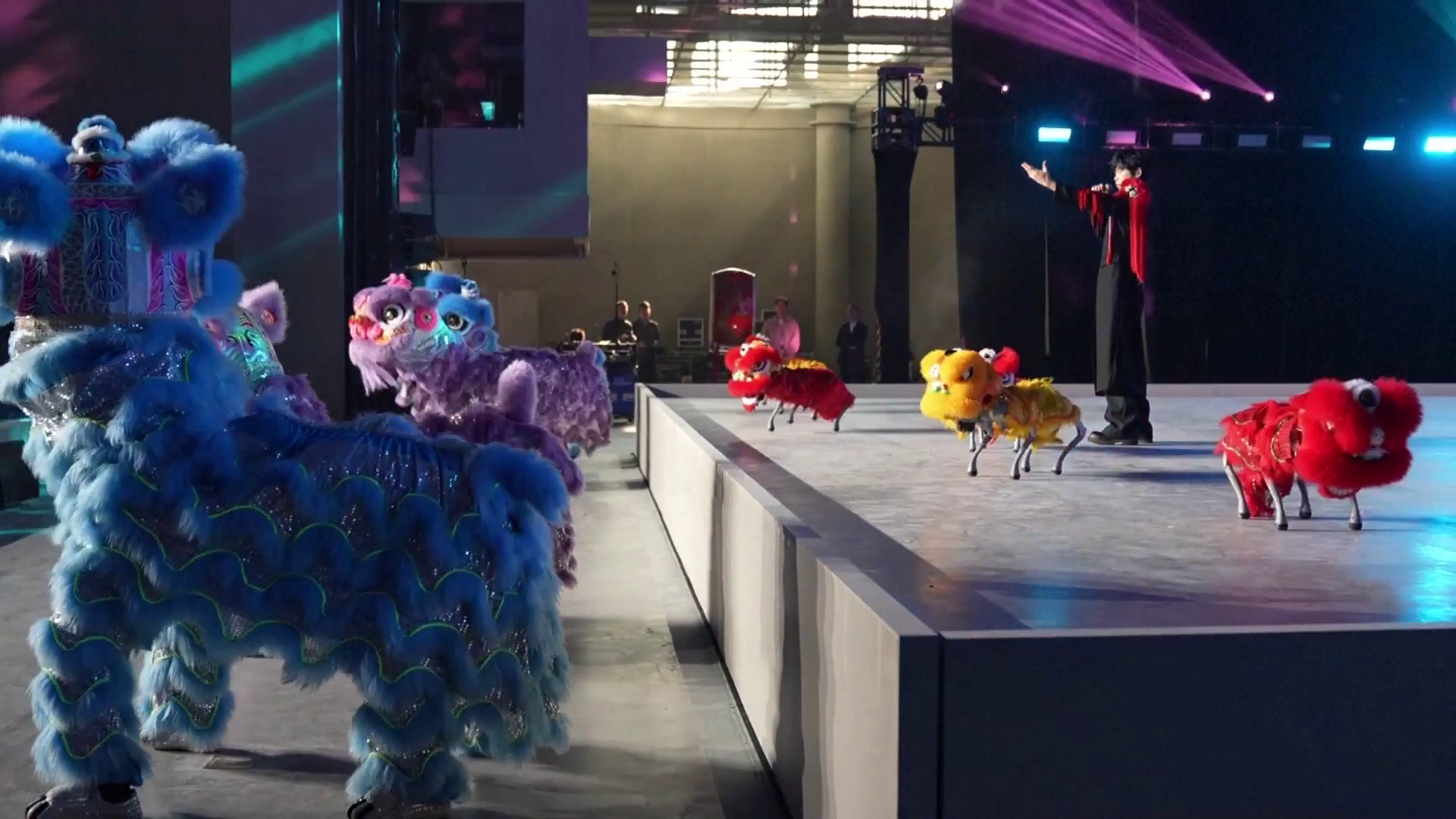 শেনচেনে ইন্টার‌্যাকটিভ রোবট শো— ভবিষ্যৎ সেবাখাতের সম্ভাবনার উন্মোচন