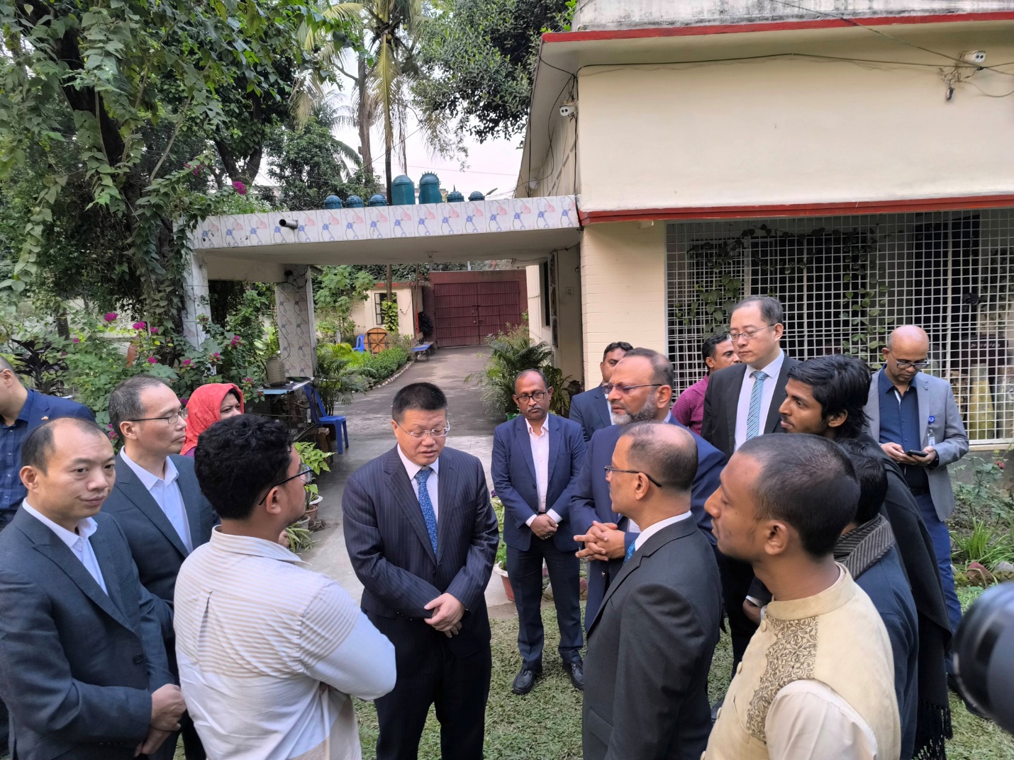 ঢাবিতে ছাত্রী হল নির্মাণের সম্ভাব্যতা যাচাই করলো চীনা বিশেষজ্ঞ দল, আগামী বছর শুরু নির্মাণ কাজ