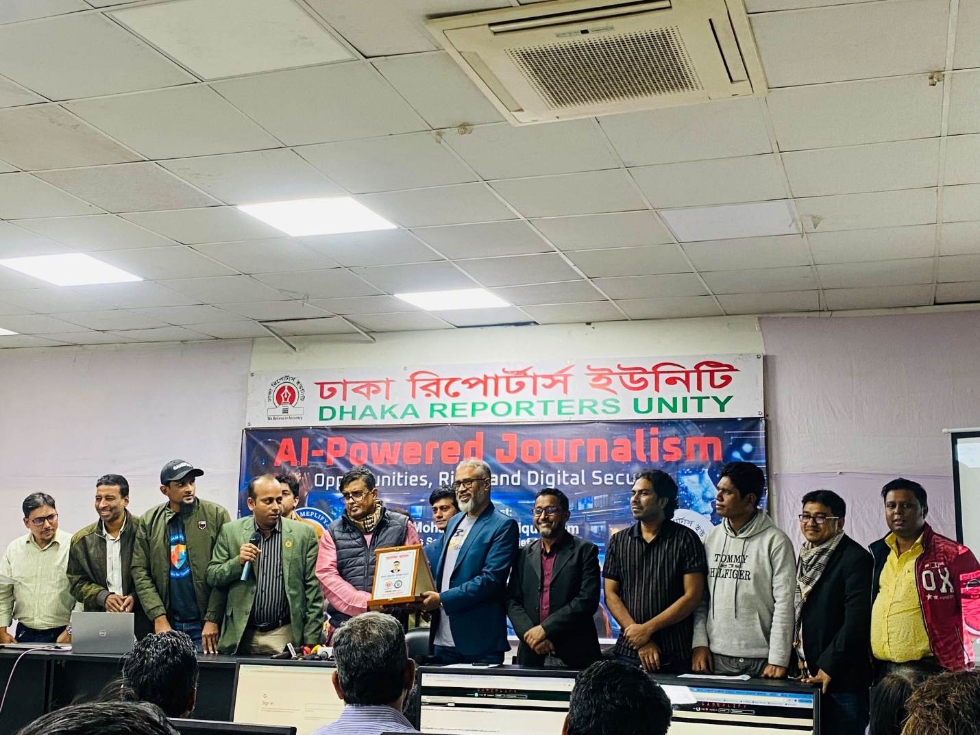 ‘চীনের মতো প্রযুক্তিগত স্বাধীনতা না থাকায় বৈশ্বিক সামাজিক মাধ্যমগুলোর উপর নির্ভরশীল হতে হচ্ছে’