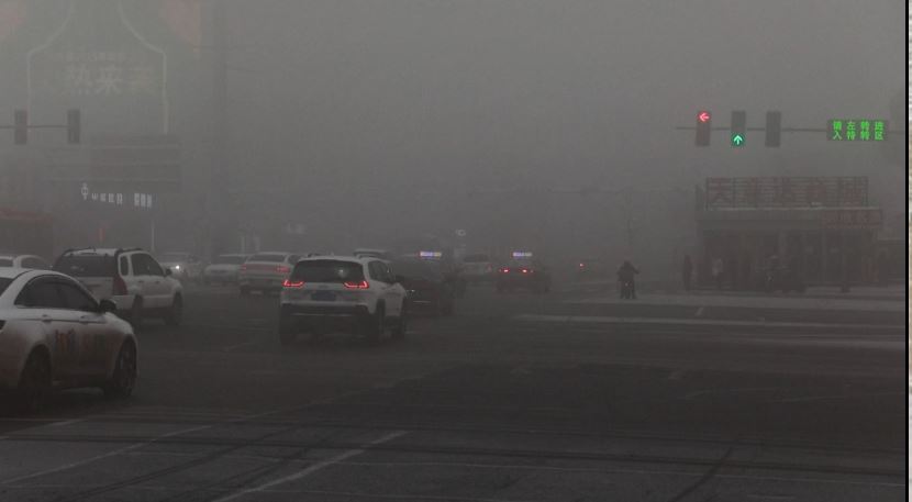 চীনের উরুমছিতে ঘন কুয়াশা, যান চলাচলে ব্যাহত