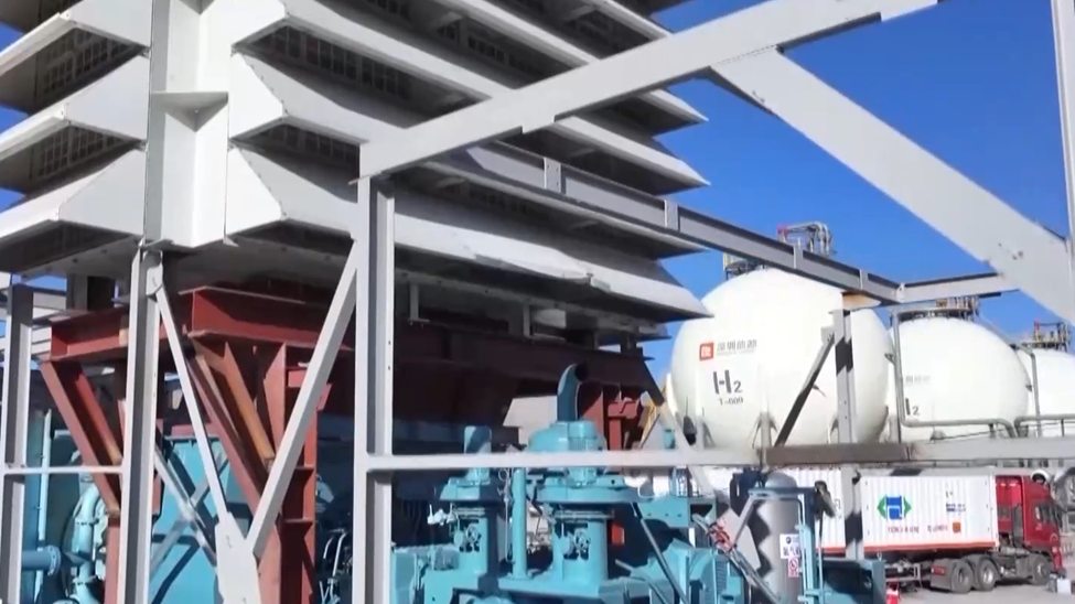 বিশুদ্ধ হাইড্রোজেন-বিদ্যুতের যুগে চীনডিসেম্বর ২৯, সিএমজি বাংলা ডেস্ক: উত্তর চীনের ইনার মঙ্গোলিয়া স্বায়ত্তশাসিত অঞ্চলে বাণিজ্যিক উদ্দেশ্যে চালু হলো বিশ্বের প্রথম ৩০ মেগাওয়াট ক্ষমতার বিশুদ্ধ হাইড্রোজেন গ্যাস টারবাইন। পুরোপুরি চীনের ‘জুপিটার আই’ নামের টারবাই