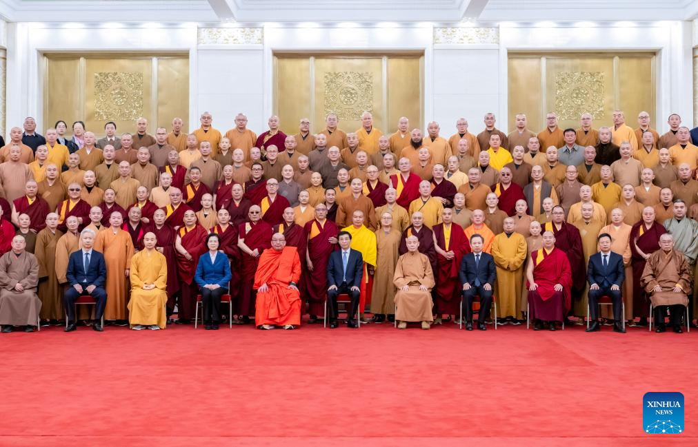 বৌদ্ধ প্রতিনিধিদের সঙ্গে ওয়াং হুনিংয়ের সাক্ষাৎ