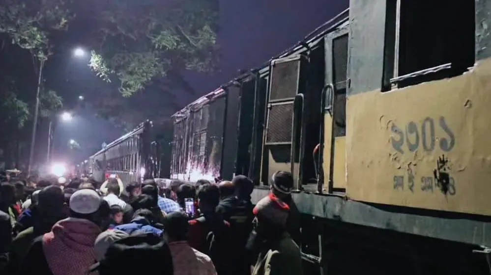 গাজীপুরে ট্রেনের ইঞ্জিন বিকল: ঢাকা-উত্তরাঞ্চল রেল যোগাযোগ বন্ধ