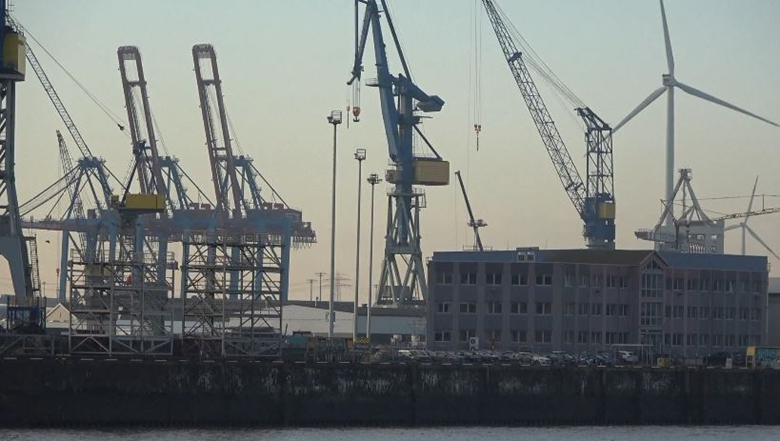 মার্কিন শুল্ক বৃদ্ধির প্রভাবে চীনের দিকে ঝুঁকছে ইউরোপের বাণিজ্য