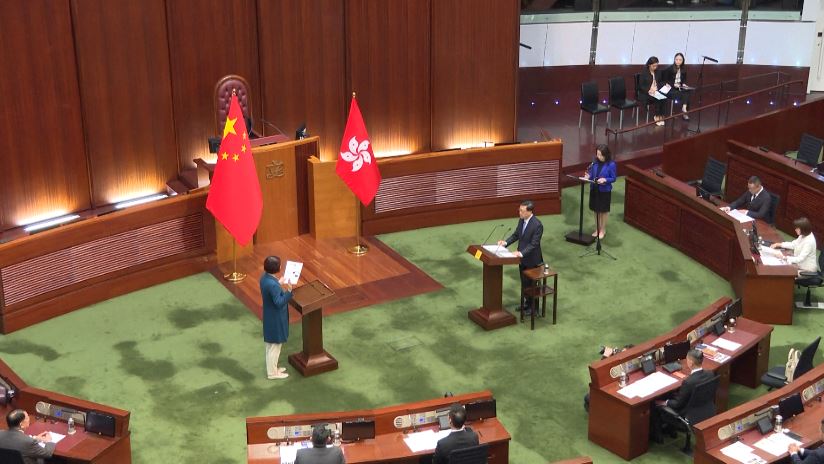 এইচকেএসএআর-এর ৮ম মেয়াদের আইন পরিষদের শপথ গ্রহণ অনুষ্ঠিত