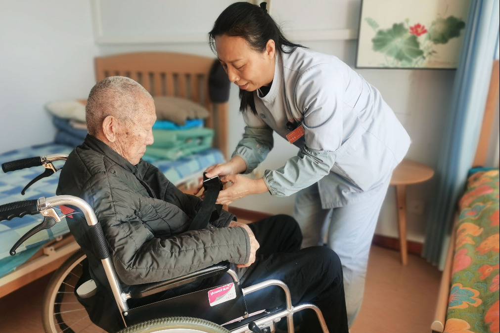 বয়স্কদের পরিচর্যা বিমা সম্প্রসারণ করবে চীন