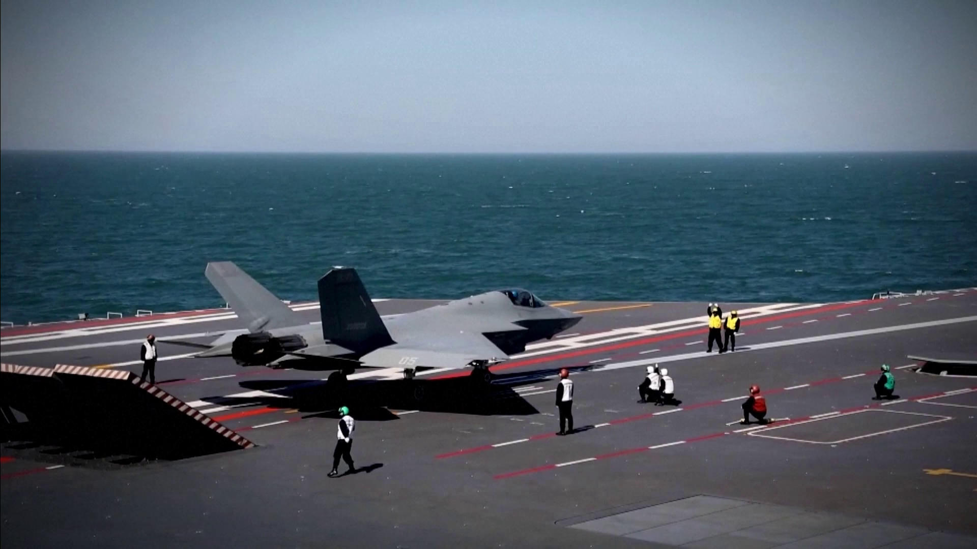 ২০২৬ সালে প্রথমবার উড়ল চীনের জে-৩৫ স্টেলথ যুদ্ধবিমান