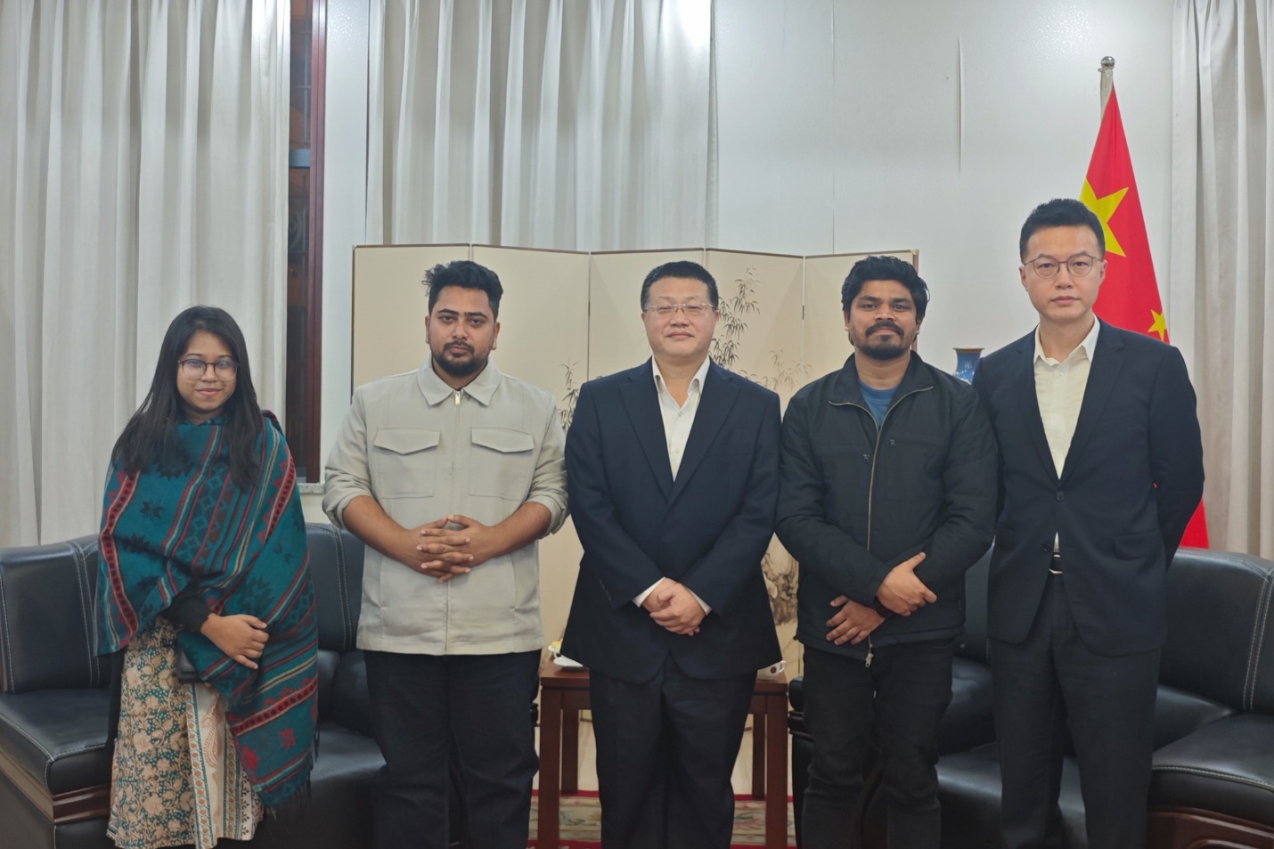 চীনা রাষ্ট্রদূতের সঙ্গে এনসিপির আহ্বায়কের সাক্ষাৎ