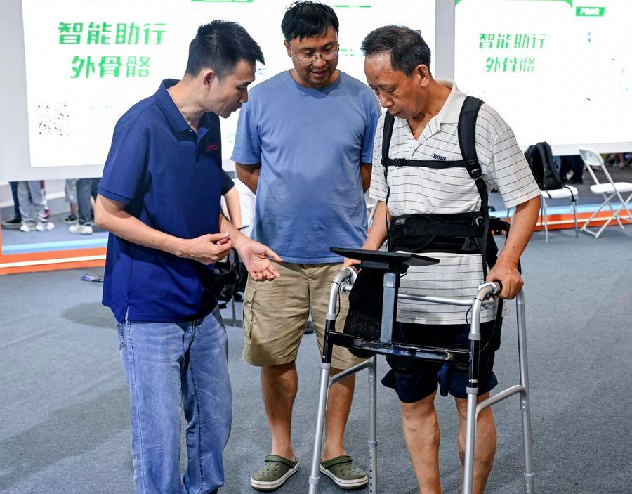 প্রযুক্তিনির্ভর প্রবীণ সেবায় জোর দিচ্ছে চীন