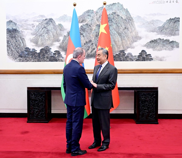 বেইজিংয়ে চীন ও আজারবাইজানের পররাষ্ট্রমন্ত্রীদ্বয়ের বৈঠক