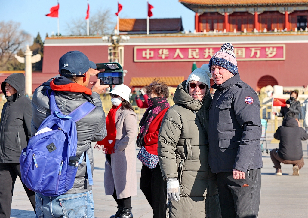 বিদেশি বন্ধুদের চীনে এসে ঐতিহ্যবাহী বসন্ত উৎসব উদযাপনে স্বাগত জানায় বেইজিং