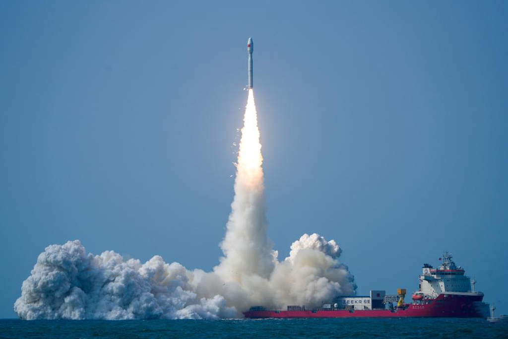 সমুদ্র থেকে স্মার্ট ড্রাগন-৩ রকেটে কক্ষপথে ৭টি স্যাটেলাইট পাঠাল চীন