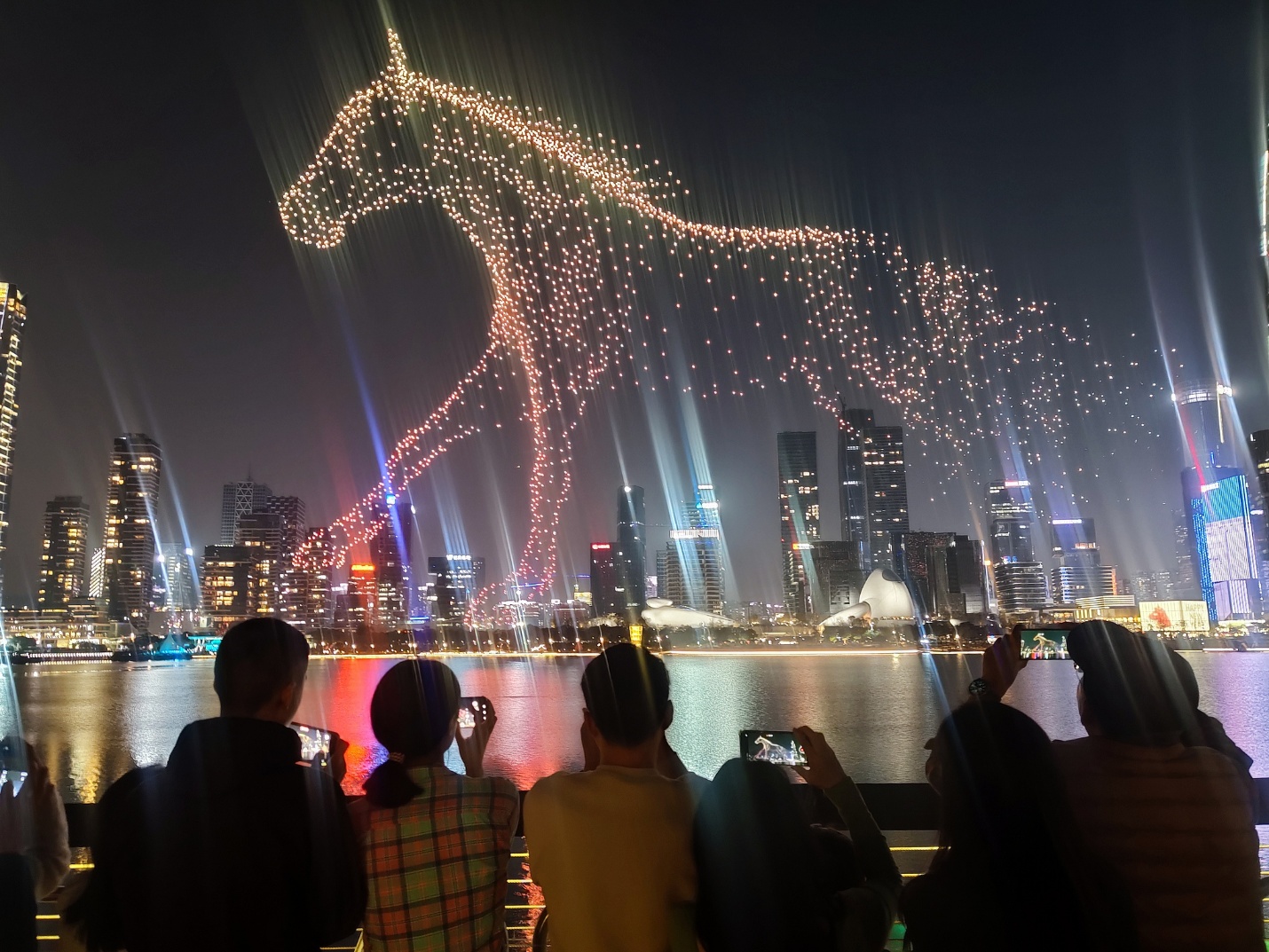 প্রযুক্তির ছোঁয়ায় বর্ণিল চীনা নববর্ষ