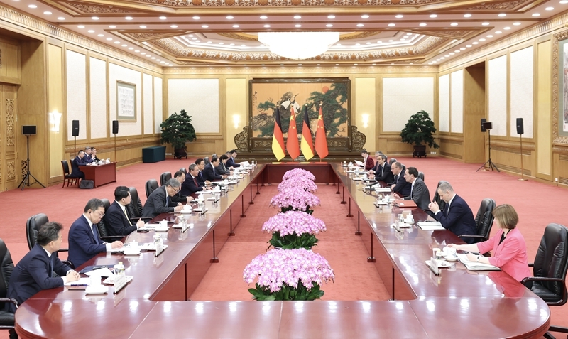 বেইজিংয়ে চীনা প্রধানমন্ত্রী ও জার্মান চ্যান্সেলরের বৈঠক অনুষ্ঠিত