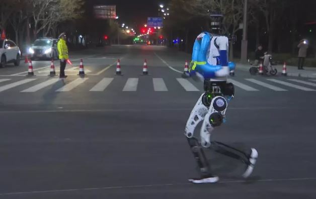 মানুষের পাশাপাশি এবার ট্র্যাকে দৌড়াবে রোবট