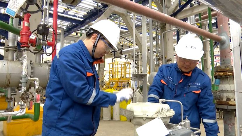 চীনের জ্বালানি জায়ান্টের যুগান্তকারী সাফল্য: পিভি ও ইভি উপকরণ উৎপাদনে নতুন দিগন্ত