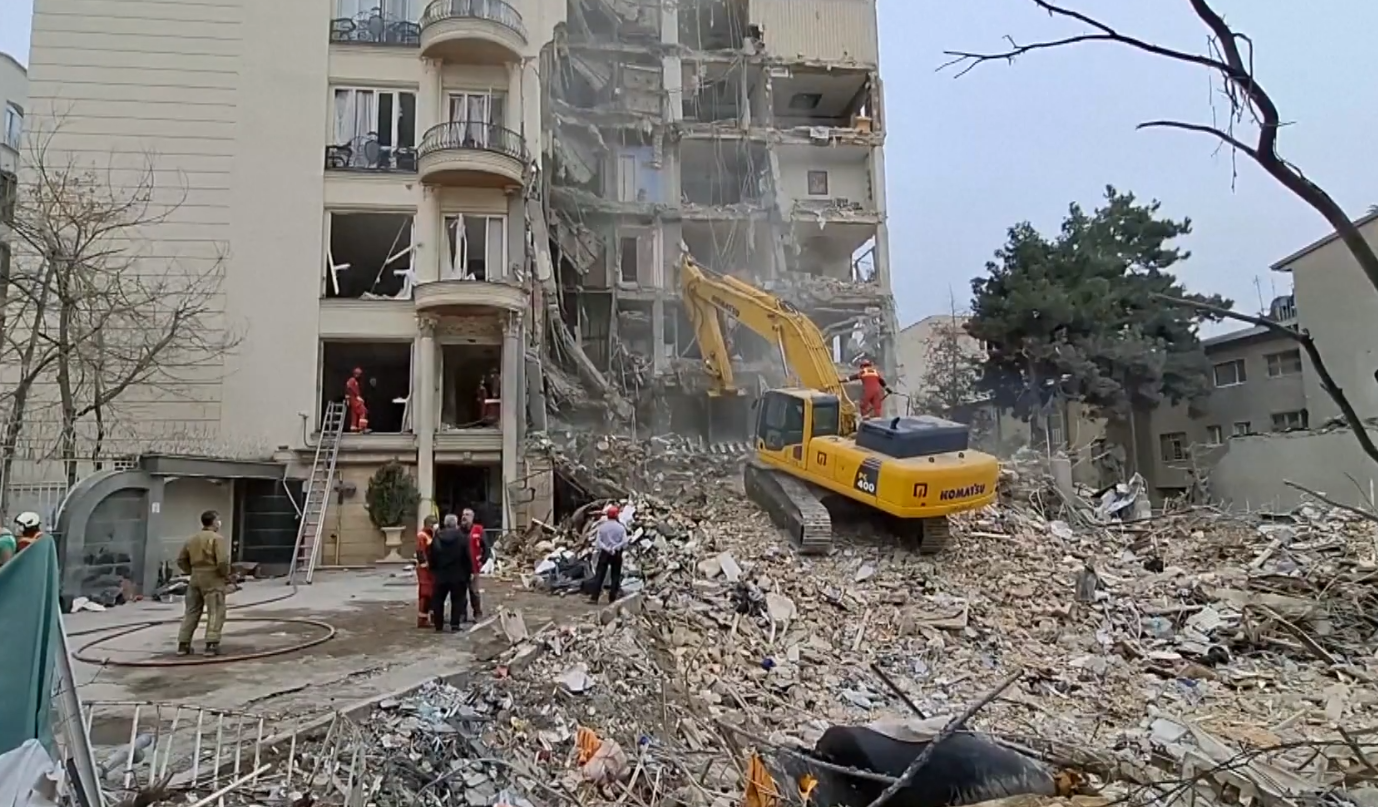 তেহরানে টানা বিমান হামলা, তবুও নিত্যপণ্যের ঘাটতি নেই: সিএমজির প্রতিবেদন