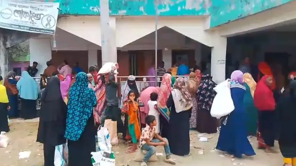 কাপাসিয়ায় ভিজিএফ চাল বিতরণে অনিয়মের অভিযোগ