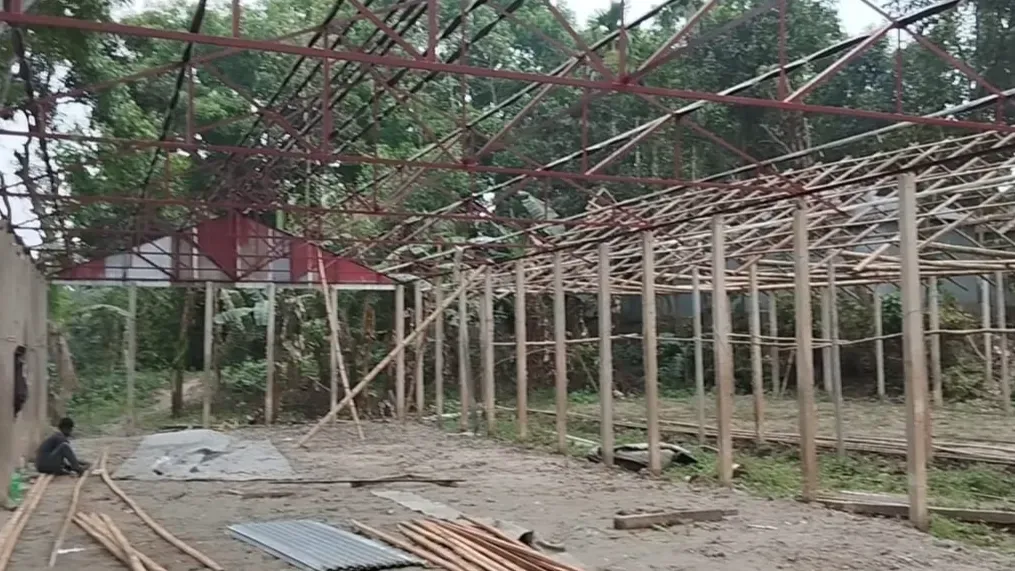 কাপাসিয়ায় পোল্ট্রি ফার্মের টিন চুরির অভিযোগ