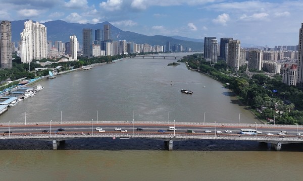 চীনের ফুচিয়ানে গাড়ি নদীতে পড়ে ৫ জনের মৃত্যু