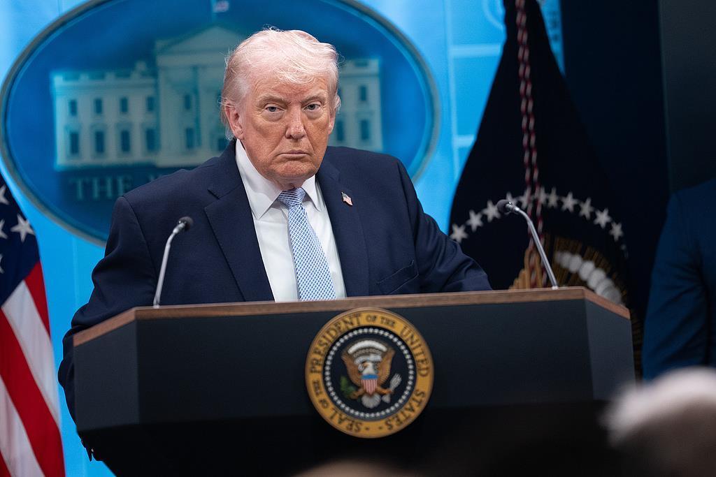 দুই সপ্তাহের জন্য ইরানে হামলা স্থগিত করতে সম্মত যুক্তরাষ্ট্র: ট্রাম্প