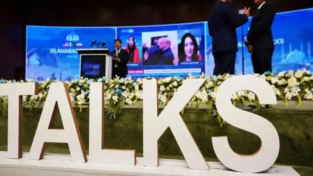 হরমুজ প্রণালী নিয়ন্ত্রণের মাধ্যমে ইরানের অর্থনীতিতে আঘাত হানার হুমকি ট্রাম্পের