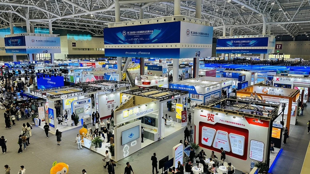 新思想引领新征程丨服务业扩能提质 锻造经济增长新引擎