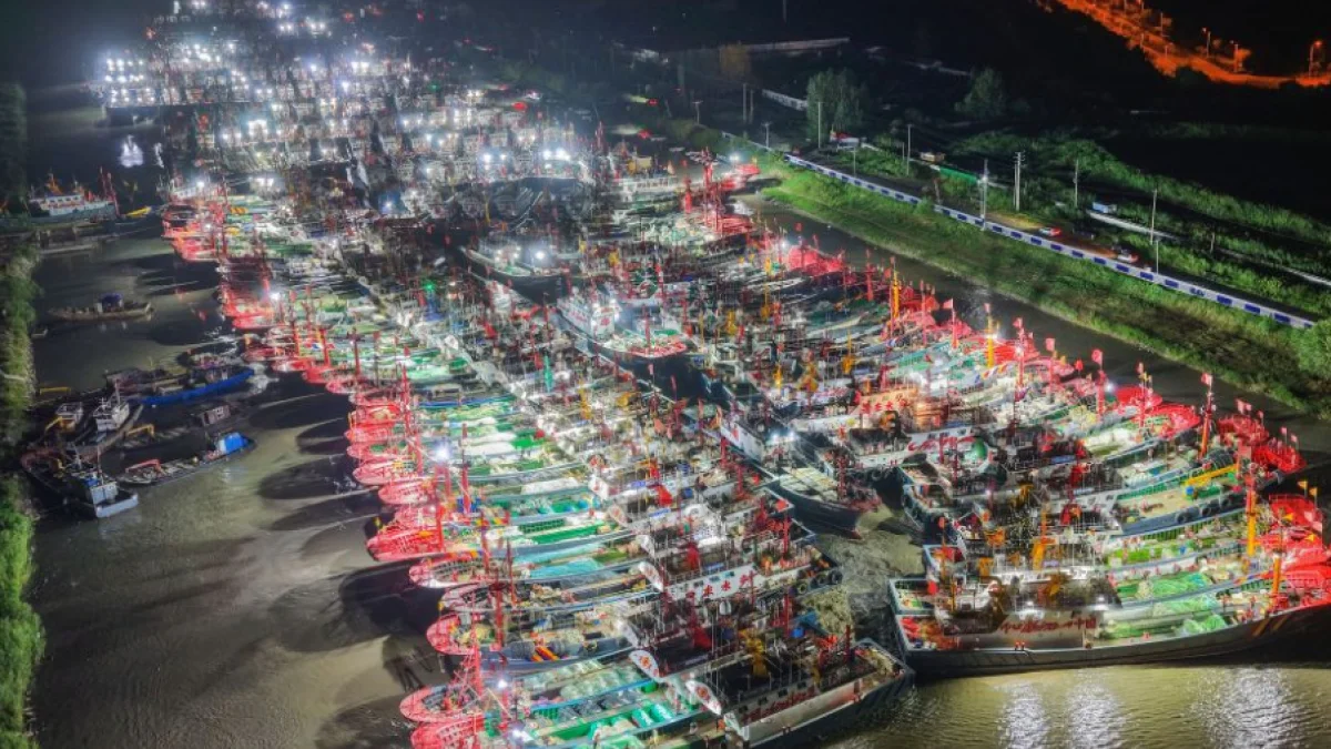 চীনের চিয়াংসুতে মাছ ধরার নিষেধাজ্ঞা প্রত্যাহার, হলুদ সাগরে রওনা দিলেন জেলেরা