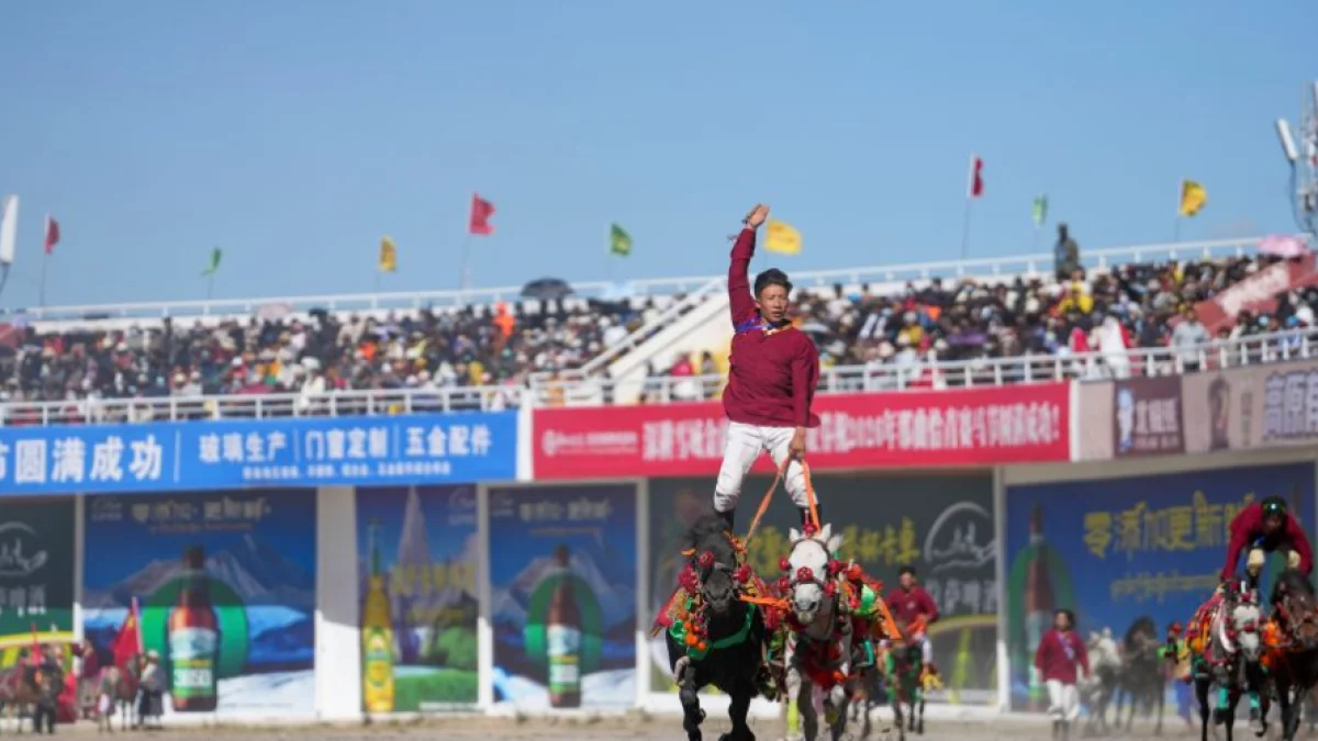 চীনের সিচাংয়ে শুরু হলো নাগছু ঘোড়দৌড় উৎসব