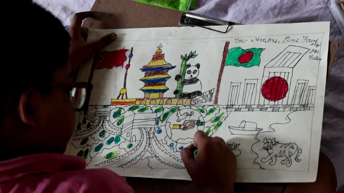 শিশু’র রঙ-তুলিতে চীন-বাংলাদেশ বন্ধুত্বের ছবি