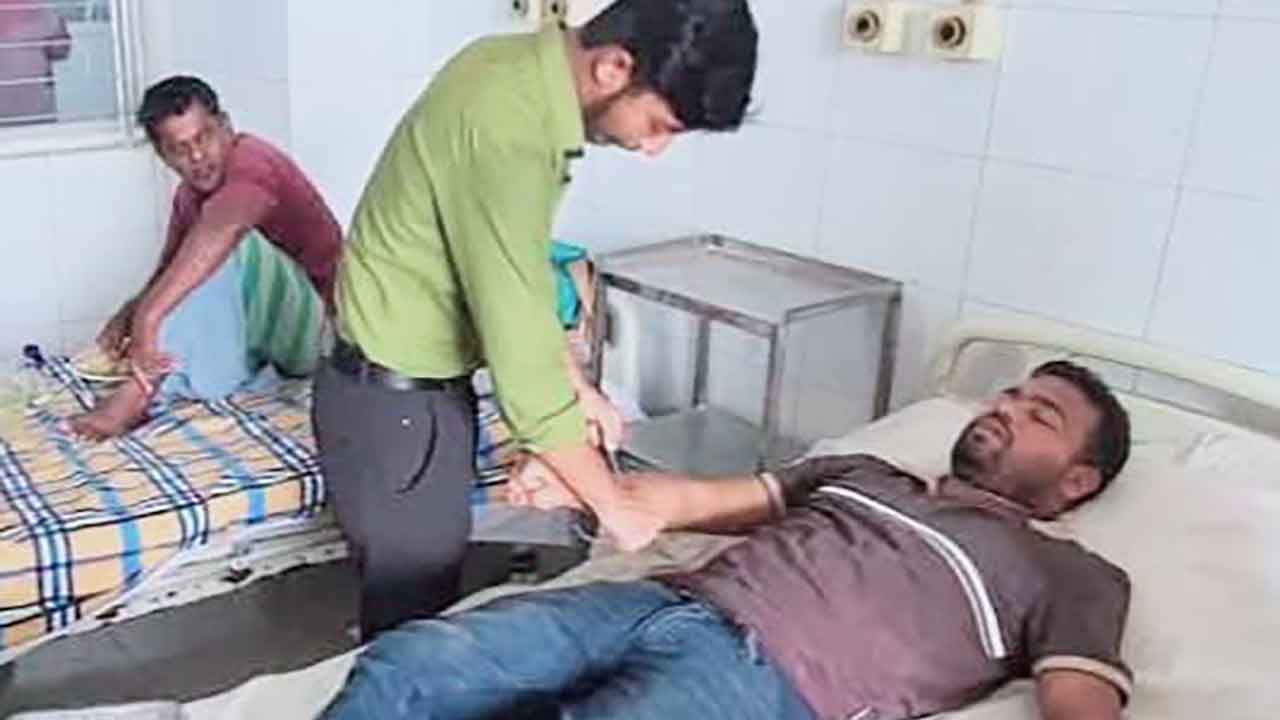 কাপাসিয়ায় বিএনপির হামলায় ১২ সাংবাদিক আহত